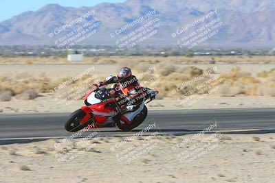 media/Jan-10-2025-CVMA Friday Practice (Fri) [[489e0da257]]/Group 4 and Trackday/Session 2 (Turn 4 Inside)/